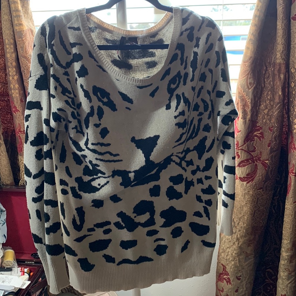 Leopard sweater Large